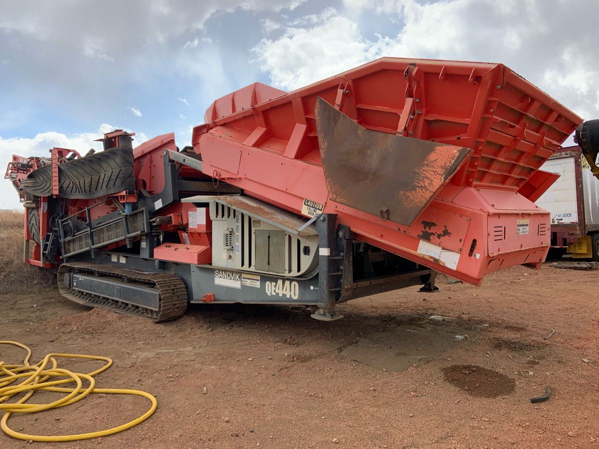 QE440 Sanvick Tracked Screen 5