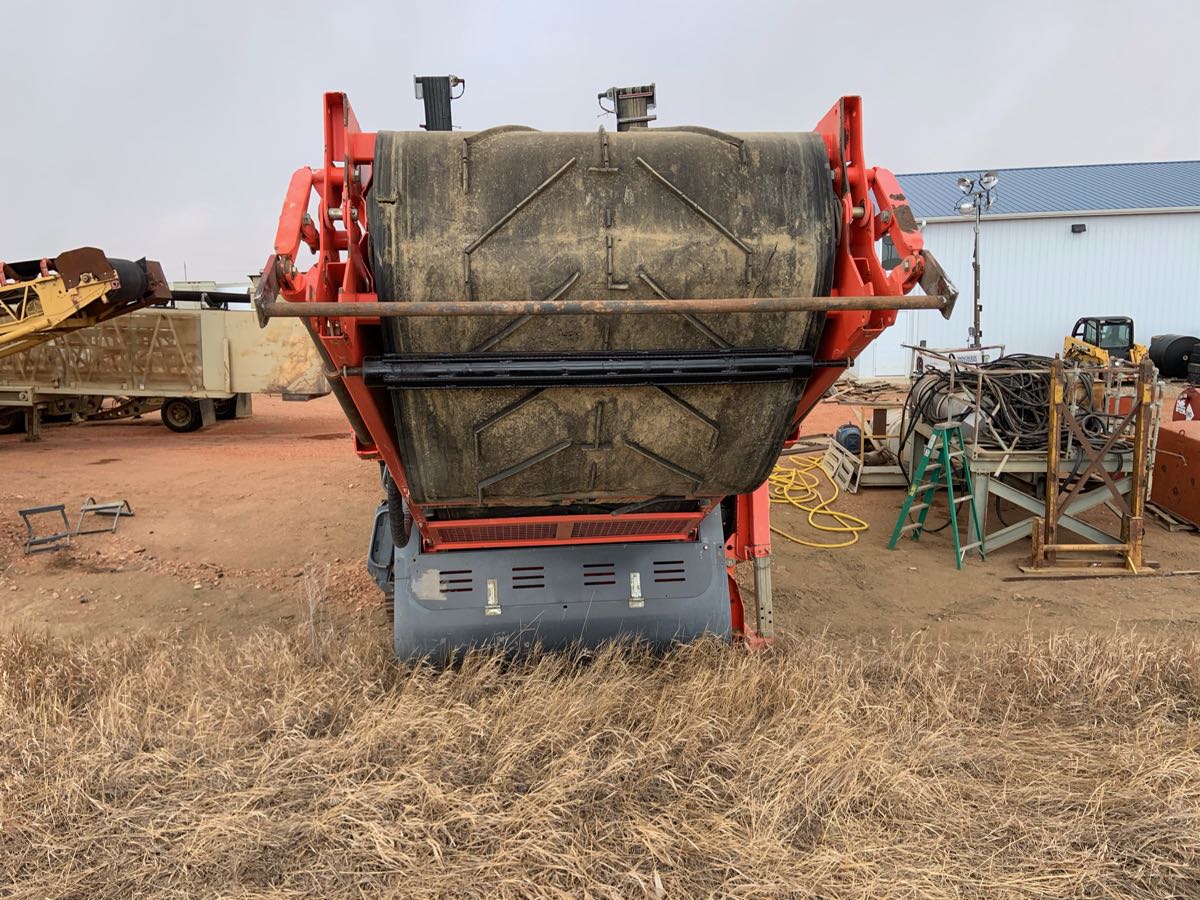 QE440 Sanvick Tracked Screen 6