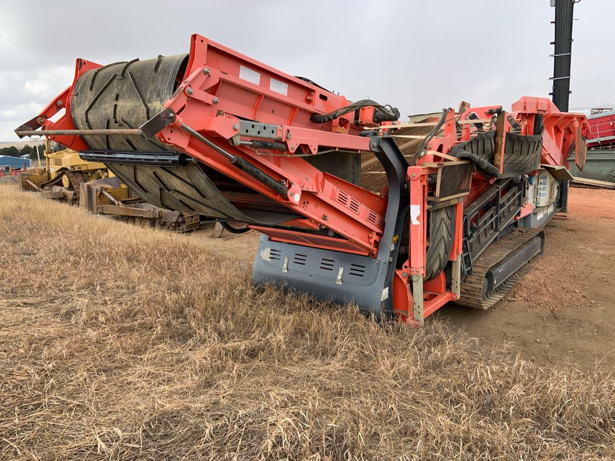 QE440 Sanvick Tracked Screen 8