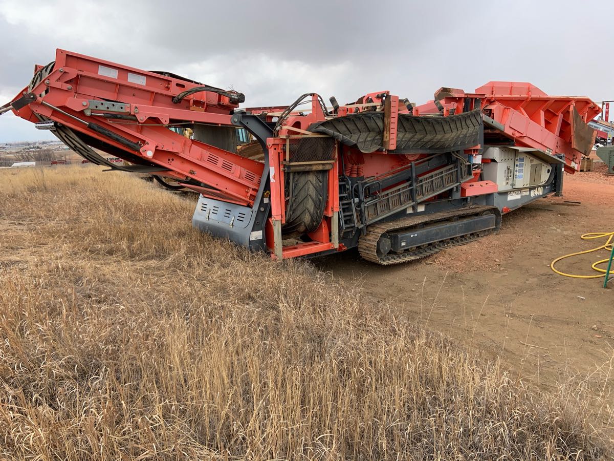 QE440 Sanvick Tracked Screen 9