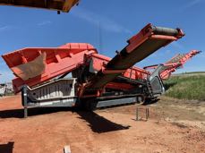 QE440 Sanvick Tracked Screen 12