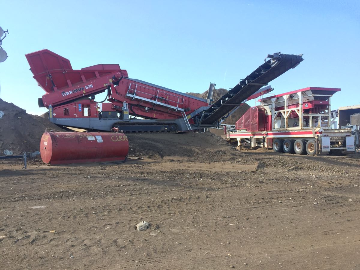 620 Maximus Tracked Screen Plant 1