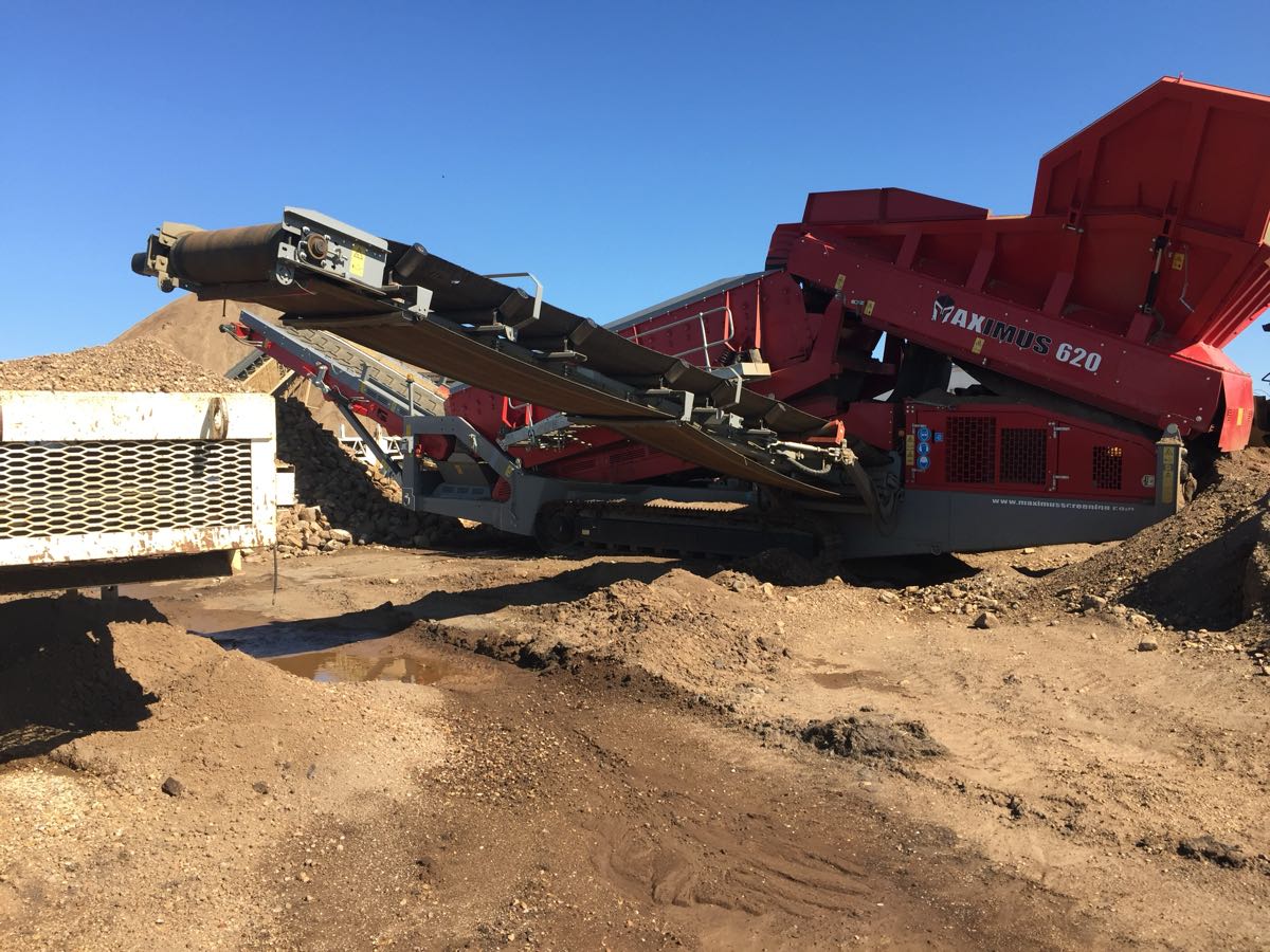 620 Maximus Tracked Screen Plant 4
